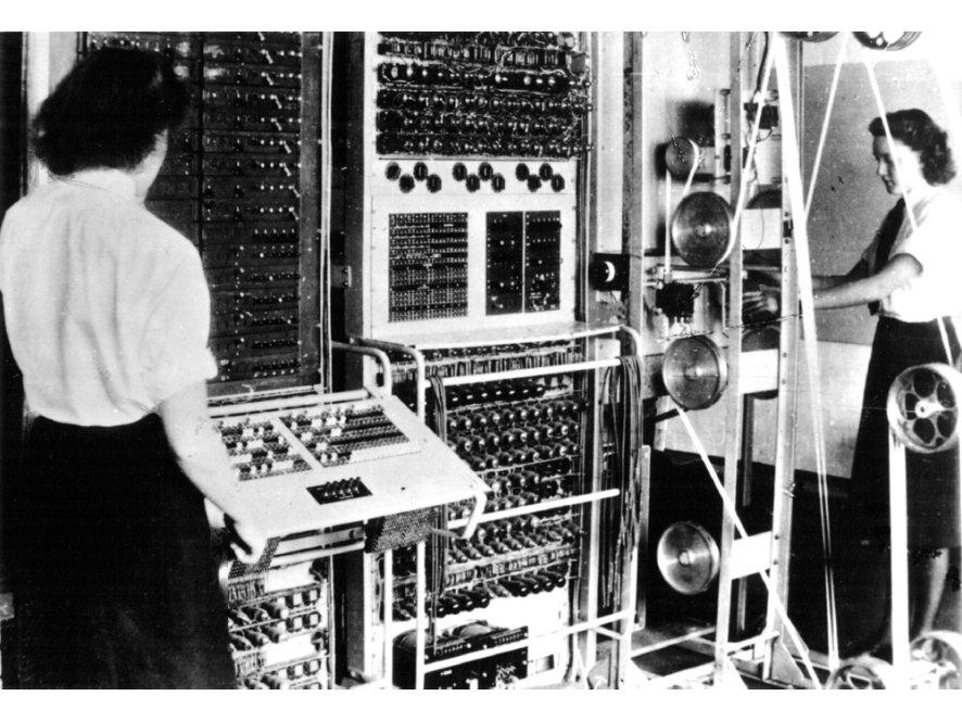 Colossus (Inglaterra, 1944) Computador eletrônico usado na quebra do