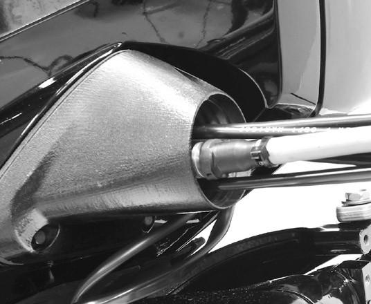 INSTALAÇÃO DO MOTOR DE POPA Tmnho d Mngueir de Combustível O diâmetro interno mínimo d mngueir de combustível (D. I.) é 8 mm (5/16 pol.