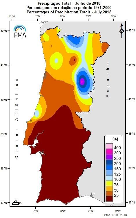 Variabilidade espacial Na Figura 5 apresenta-se a distribuição espacial da precipitação total e respetiva percentagem em relação à média (1971-2000).