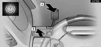 FREIO DE ESTACIONAMENTO PARTIDA E FUNCIONAMENTO 1 Tipo A 2 Tipo B LOCK O motor está desligado e o volante de direção está travado. A chave de ignição pode ser removida somente nesta posição.
