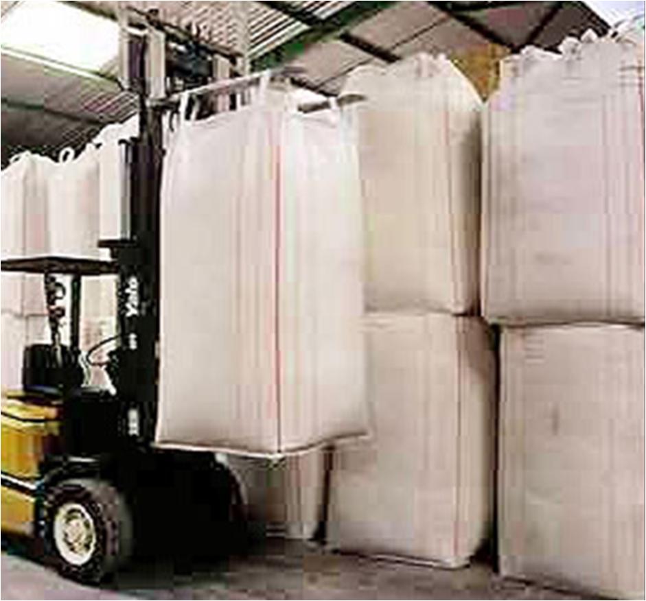 20 3.5.7 Embalagem Concluída a peletização, os pellets de madeira são embalados automaticamente em big-bags com capacidade para 1.000 kg, por meio do silo dosador.