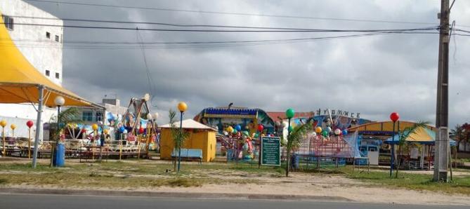 Figura 13 Figura 13: Parque de Diversões na Avenida Beira-Mar Ilha Comprida SP. Fonte: O autor (2017).