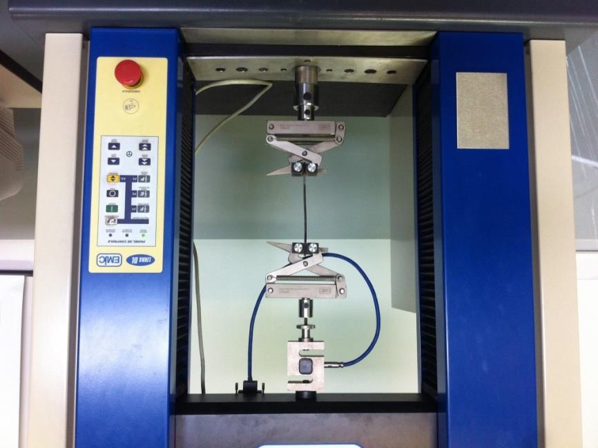 33 Figura 18: Máquina universal EMIC DL-10000 ensaio de tração Figura 19: Dimensionamento do corpo de prova conforme ASTM D638-03 Fonte: Adaptado de ASTM D638, 2003 De acordo com o ensaio, o teste