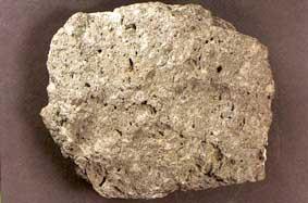 Logo as rochas magmáticas podem ser caracterizadas como: o R a) Extrusivas ou