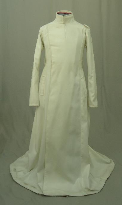 256 Ópera Fosca Descrição: Referência do traje FC 02 Casaco de lã batida cor creme.