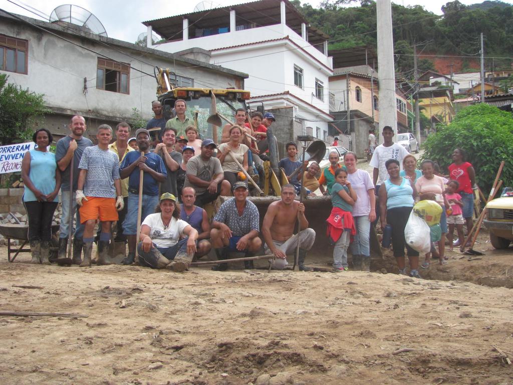 página 3 de 4 O Movimento Comunitário Após a catástrofe, a principal transformação que hoje se vê no castigado bairro é a reconstrução da cidadania, da participação popular, do movimento comunitário.