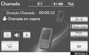 houver uma chamada. Dependendo do modelo de telefone Bluetooth, tanto o sistema de navegação quanto o telefone Bluetooth podem soar simultaneamente quando houver uma chamada.