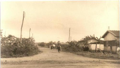 Gont. Figura 4: vista de uma rua em um bairro de Itapuranga, não se sabe a data