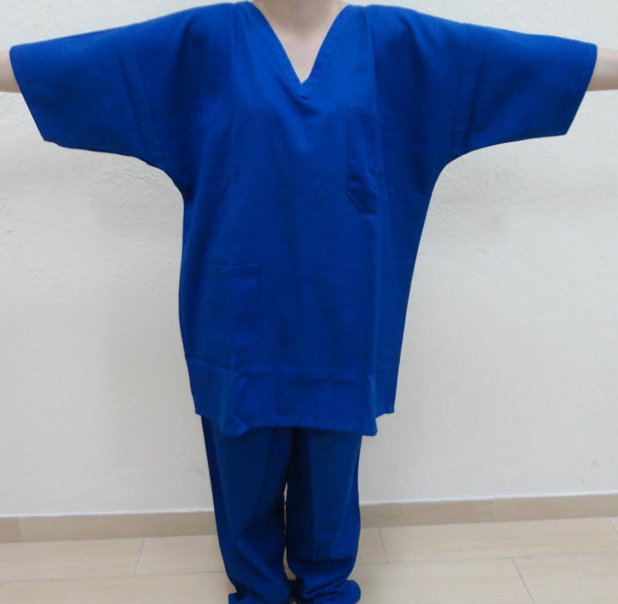 Pijama profi 16 Blusa gola V com manga um bolso superior direito um inferior esquerdo.