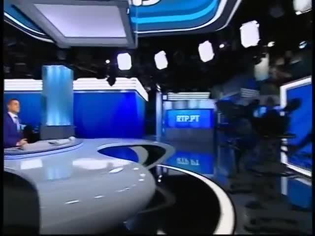 A15 RTP 1 Duração: 00:02:12 OCS: RTP 1 - Telejornal ID: