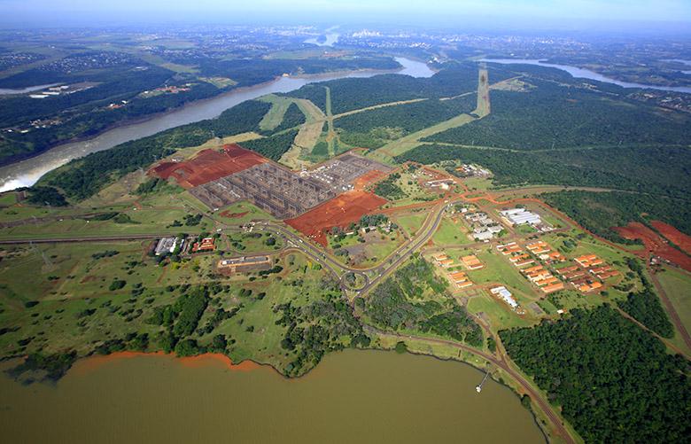 Fotos da Subestação da Margem Direita, sistema Itaipu (Paraguai) (1/3) Fonte: jie.itaipu.gov.