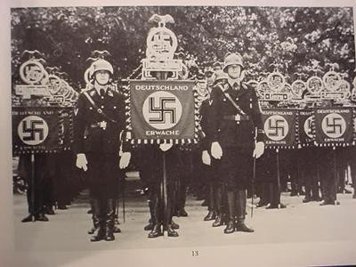 Instituições do Nazismo SS Secções de Segurança SS é a abreviatura de Schutzstaffel.