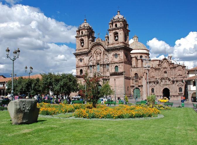 DESCUBRA O PERU Lima É a capital do país. Tem um centro histórico e bairros modernos e agradáveis, como San Isidro e Miraflores, que são os mais indicados para se hospedar.