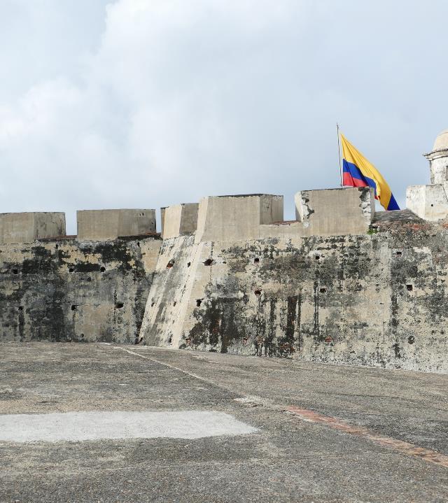 Castillo de San Felipe de Barajas, Cartagena DIA 10 CARTAGENA C I D A D E A M U R A L H A D A No segundo dia em Cartagena será feito um tour pela cidade que tomará meio dia.