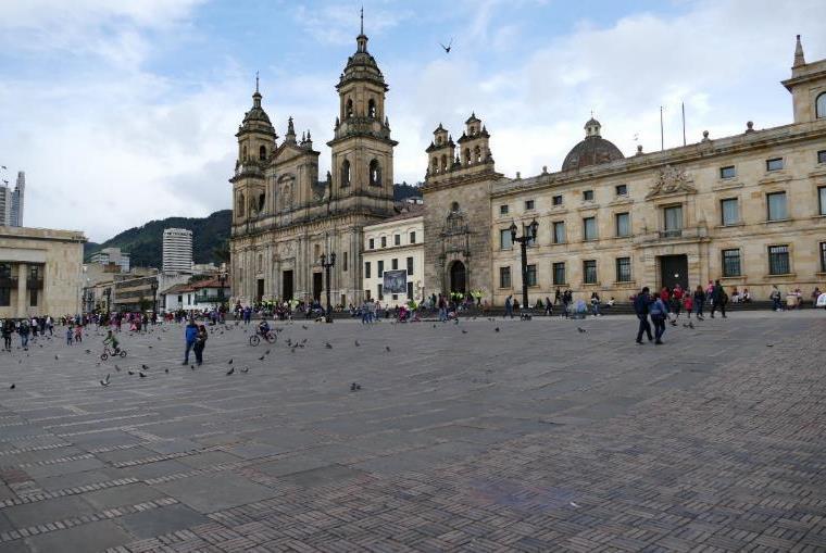 O museu, fundado pelo Banco da República, foi renovado em 2008 e é hoje o maior e mais importante museu de objetos pré-colombianos da Colômbia, com milhares