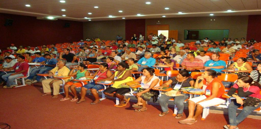 Fotografia nº 02. Audiência Pública com moradores das áreas irregulares de Palmas. Fonte: SEDUH 2012.