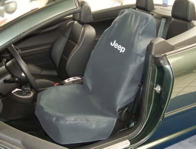 D-S 16 JE A cobertura do banco traseiro evita fiavelmente manchas nos assentos traseiros. De forte couro artificial cinzento.