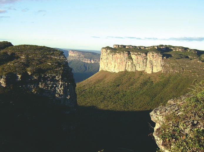 Figura 9 Paisagem do Morro do Pai Inácio, Parque Nacional da Chapada Diamantina (BA). Segundo Pedreira e Bomfim, 2002.