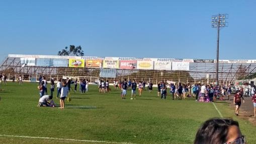 As pipas foram construídas em sala de aula com a orientação dos professores e dos bolsistas do PIBID e na manhã do dia 26 de agosto no Estádio Municipal Claudio Rodante