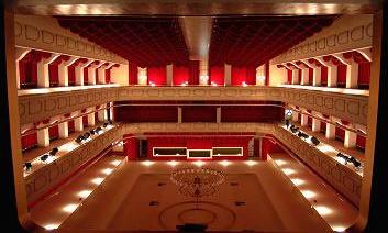 Non daukat gaurko boloa? Tengo un bolo en... Teatro IdealCinema Ca le delteatro 4, 26500 Calah orra (La Rioja) Tel.: 941 147 865 - Fax: 941 135 016 cultura@ayto-calahorra.
