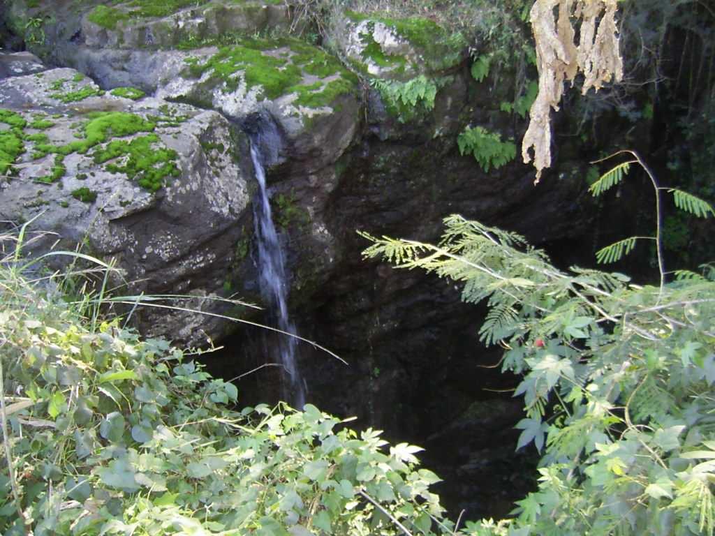 Cascata do Kuzinhesck Guarani das Missões Propriedade privada destinada à agricultura e pecuária, possuindo uma beleza cênica da paisagem devido à mata nativa, campo nativo e campo degradado, além do