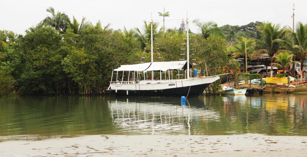 Passeio de escuna Impossível contemplar esse rio, sem ter a vontade de navegar!