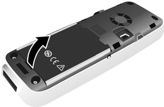 Primeiros passos Se tiver de voltar a abrir a tampa do compartimento das baterias, para ligar o cabo de dados USB ou para substituir a bateria: Retire o clip de cinto se este estiver colocado.