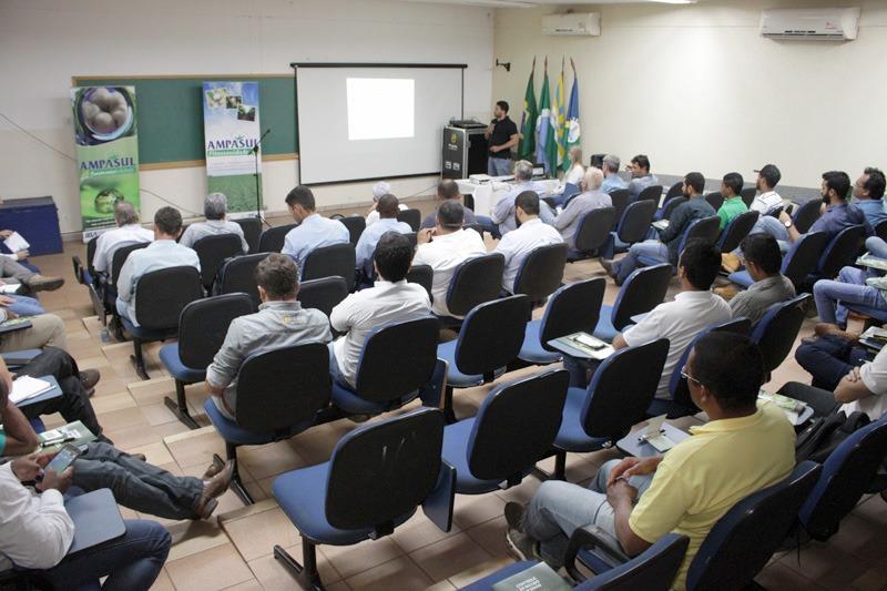 No dia 06 de dezembro a Ampasul em parceria com a AGOPA, AMPA e UFGD, realizou o 7º Fórum do Bicudo que aconteceu no auditório da UFMS, em Chapadão do Sul.