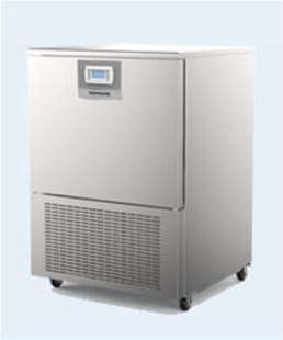 Ultracongelador e resfriador (cozinha área quente em frente a ilha de cocção). confeccionado em aço inox 304, com capacidade para 07 (sete) bandejas 40x60cm ou GN s 1/1.