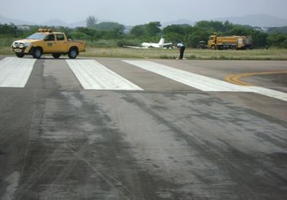 1.1. Histórico do voo A aeronave decolou do Aeródromo de Jacarepaguá, RJ (SBJR), por volta das 12h00min (UTC), a fim de realizar um voo de verificação de proficiência, com dois pilotos e dois