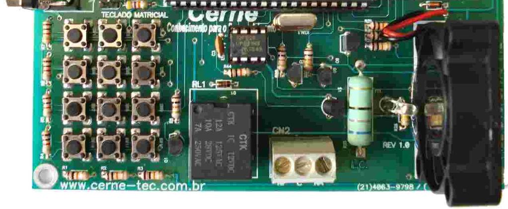 Microcontrolador PIC16F877A ou PIC18F442 Comunicação serial AD Display