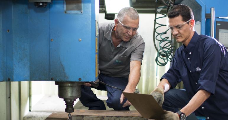 A empresa possui equipamentos de alta tecnologia e sua nova sede já está em construção, em Pedro Leopoldo, cidade vizinha a Vespasiano, e terá uma área de 50.000 m 2.