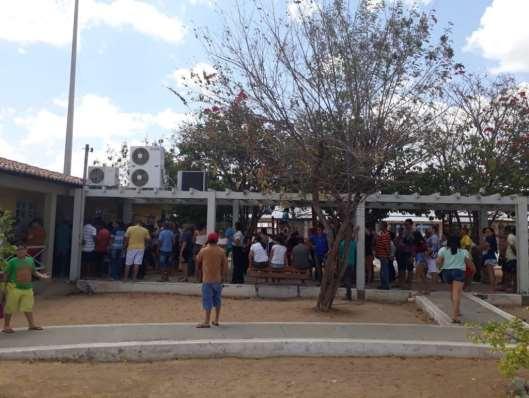 VEÍCULO: BLOG CARDOSO SILVA DATA: 07.10.18 Domingo de enormes filas em locais de votação na cidade de Caicó Nessa manhã em quase todo o RN o dia foi de enormes filas e muitas reclamações.