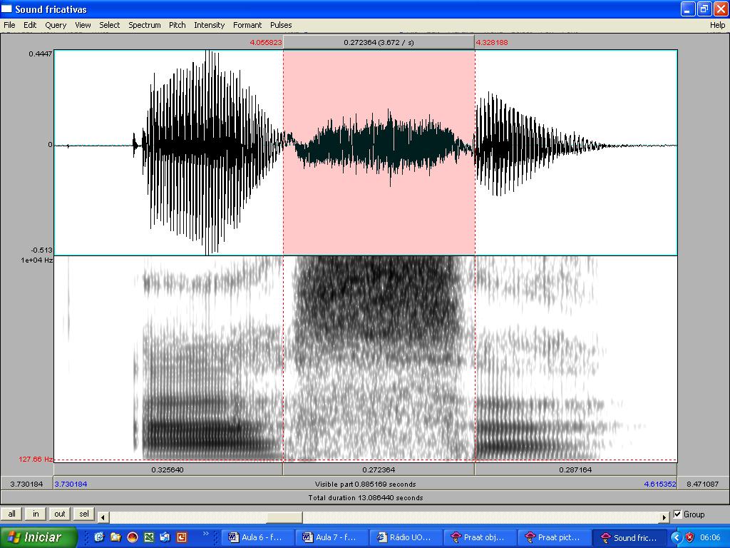6 fato acaba causando a sensação auditiva de ruído que caracteriza essa classe e que podemos ver, numa análise acústica, da seguinte maneira: Figura 3- Forma da onda e espectrograma da palavra "assa".