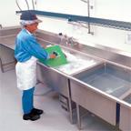 14 - Limpeza e Sanitização Limpeza: Remoção de restos de alimentos e outros tipos de sujeiras da superfície de