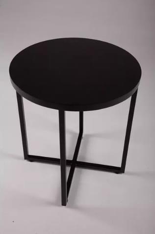 15 marca fórmica na cor preta, borda com acabamento em pintura PU cor semelhante ao laminado melamínico. Figura 4 - Mesa lateral modelo 01 3.