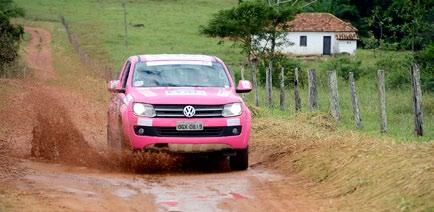 A competição é quente na pista, mas na largada e na chegada, o clima de