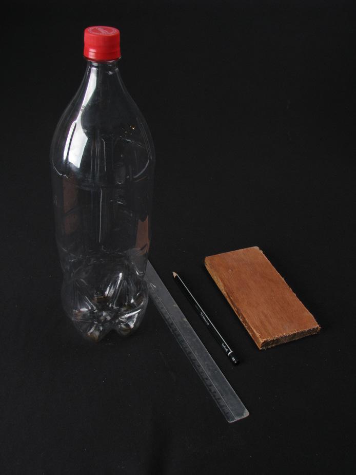 Intro 01 Introdução Vamos construir um suporte de garrafa pet usando conceitos de equilíbrio,