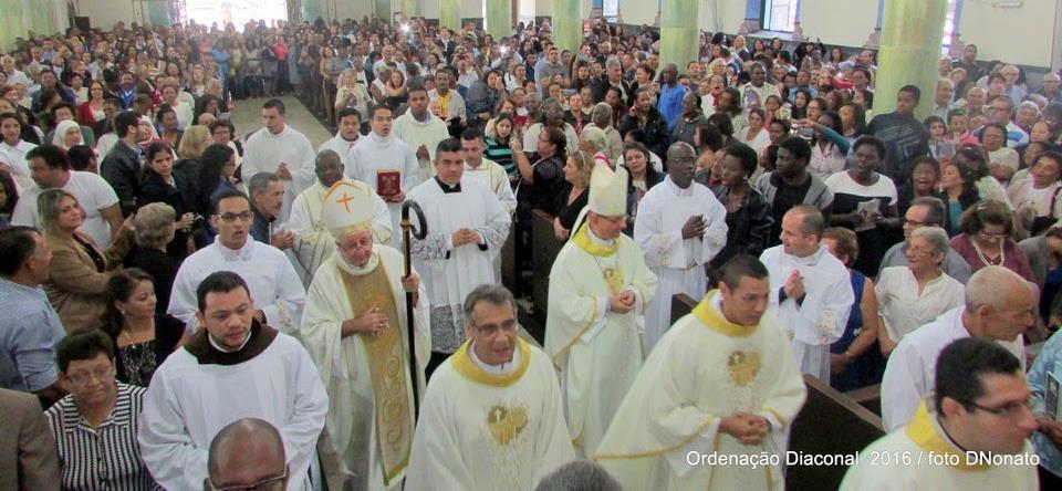 Notícia Diocese de Nova Iguaçu Ordenação Diaconal O lema escolhido para o exercício do ministério diaconal deles foi: Bem-aventurados os misericordiosos, porque alcançarão misericórdia, tirado de Mt
