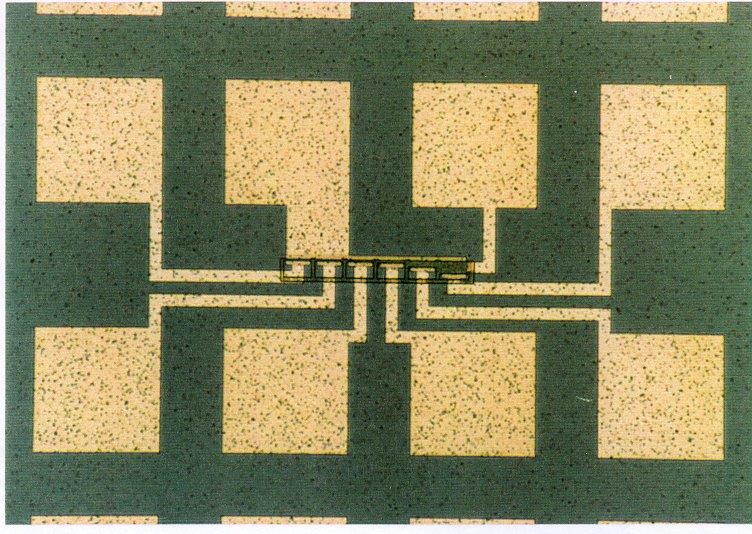 terminais cascatas de transistores de L=10 m até