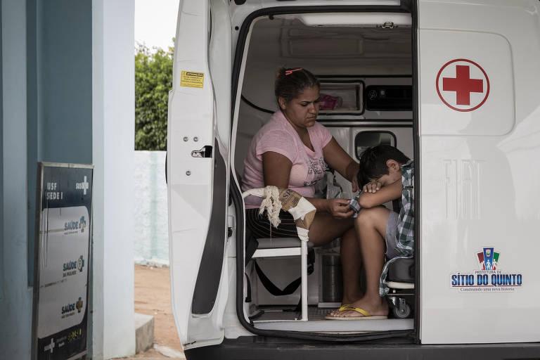 Para Hermano Castro, diretor da Escola Nacional de Saúde Pública, o ideal seria aumentar o estímulo à busca por vagas de medicina da família na graduação e investir em plano de carreira para fixar