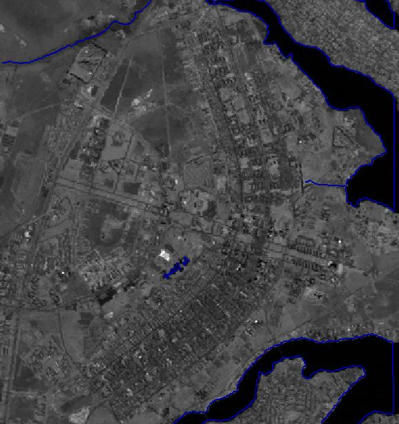 000, passando-a para 1:100.000. A simplificação de linhas está incluindo em um processo de generalização cartográfica e depende também de uma