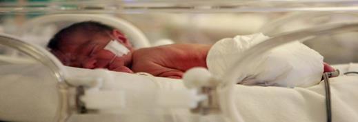 As causas de depressão neonatal podem incluir: Asfixia intrauterina.