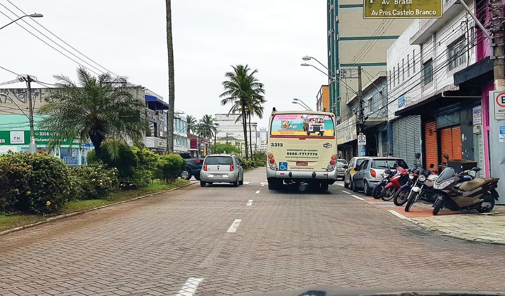 Praia Grande Busdoor 80 ônibus 2,20m x 1,00m Adesivo Circulação pelas principais ruas e avenidas da