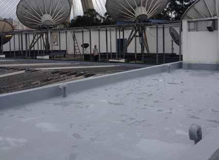 Linha de Impermeabilização Sistemas de impermeabilização Telhados Planos e Complexos / Laje Técnica Nossos sistemas de baixo peso estrutural oferecem proteção extremamente duradoura para telhados