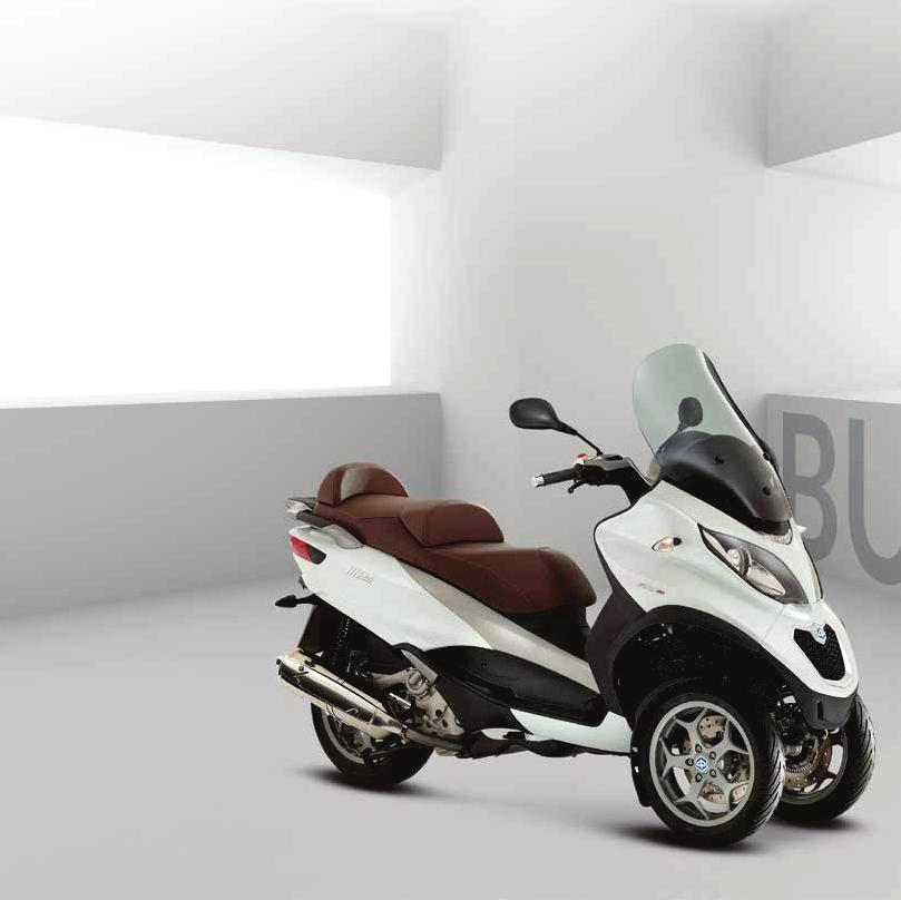 MP3 BUSINESS 300 ie LT ABS/ASR DEDICADA A TODOS OS QUE SE QUEREM MOVER COM UM ESTILO SÓBRIO E ELEGANTE NOVA PRETO UNIVERSO BRANCO ICEBERG A Piaggio MP3 foi totalmente renovada em termos estéti - cos