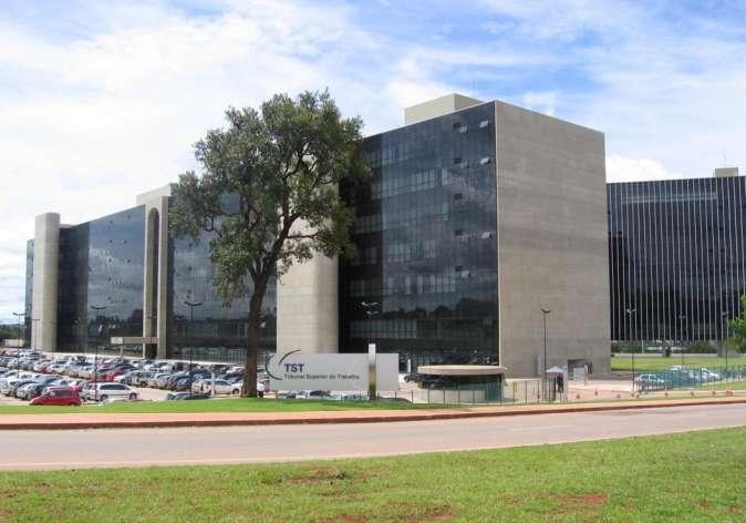 - TST - Tribunal Superior do Trabalho - Brasília/DF - 2004 Dois prédios principais com 7