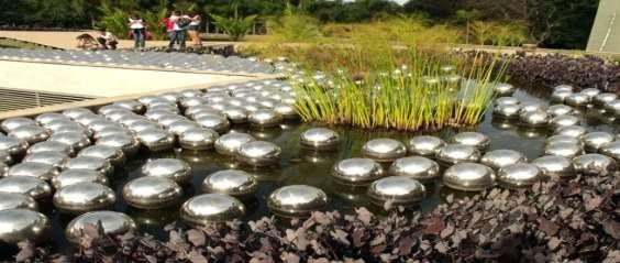 13 Jardim de Narciso Obra da japonesa yayoy Kusama 500 esferas