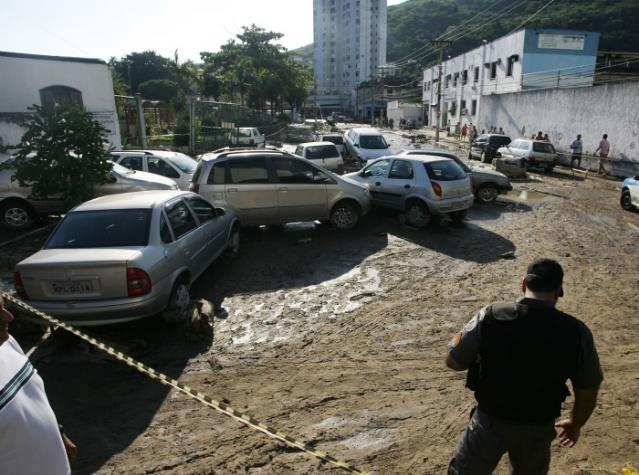 Procedimentos para a gestão segura dos esgotos sanitários, localização e informação de áreas críticas, estatística de acidentes, incidentes e situações de emergência, planos de comunicação, programas