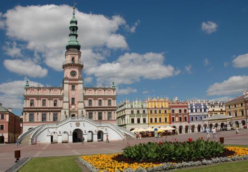 Dia 9, Segundafeira Varsóvia Kazimierz Dolny Zamosc Kazimierz Dolny é a cidade dos artistas, localizada às margens do rio Vístula.